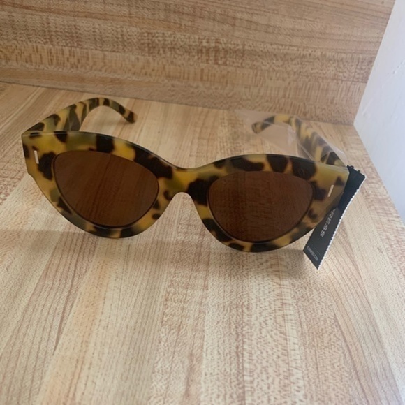Express Leopard Cat Eye Sunnies - Picture 5 of 5